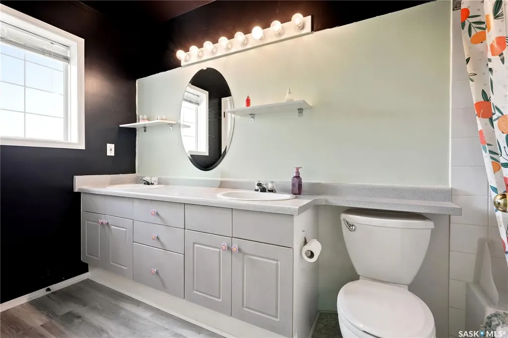 535 Mcwillie Avenue Saskatoon SK S7S 1J1