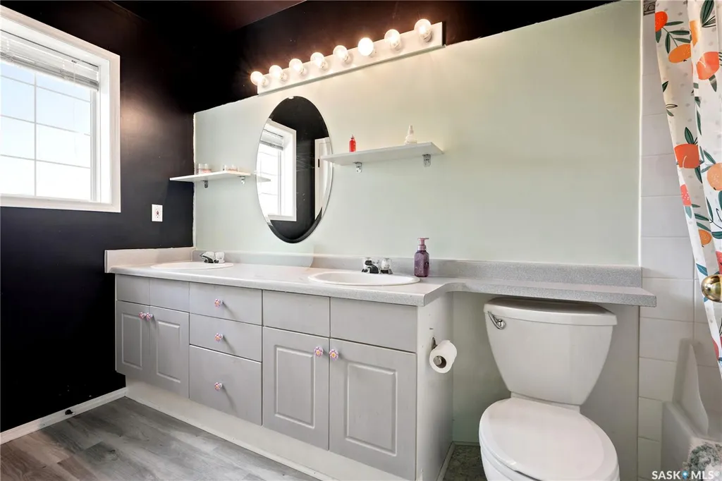 535 Mcwillie Avenue Saskatoon SK S7S 1J1