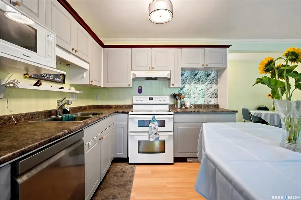 535 Mcwillie Avenue Saskatoon SK S7S 1J1