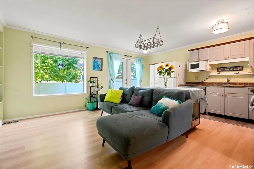 535 Mcwillie Avenue Saskatoon SK S7S 1J1