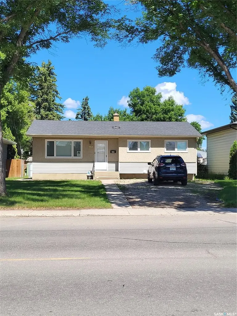 2317 Taylor Street E Saskatoon SK S7H 1W8