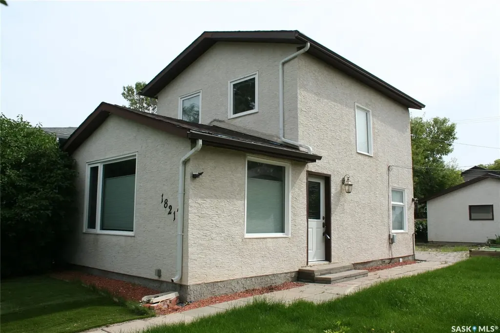 1821 Connaught Street Regina SK S4T 4T4
