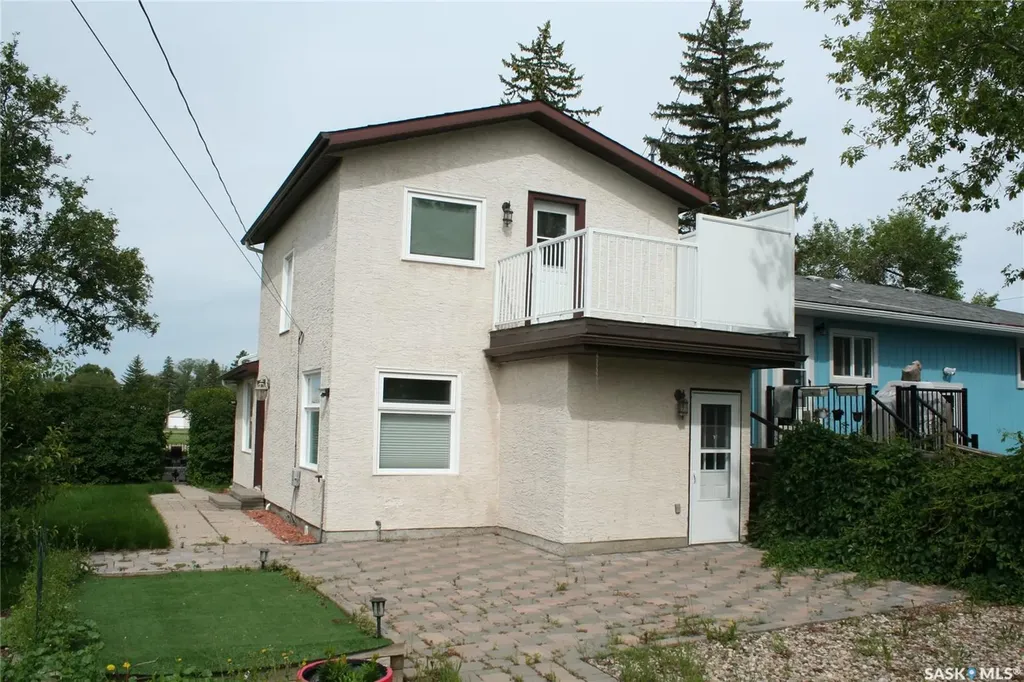 1821 Connaught Street Regina SK S4T 4T4