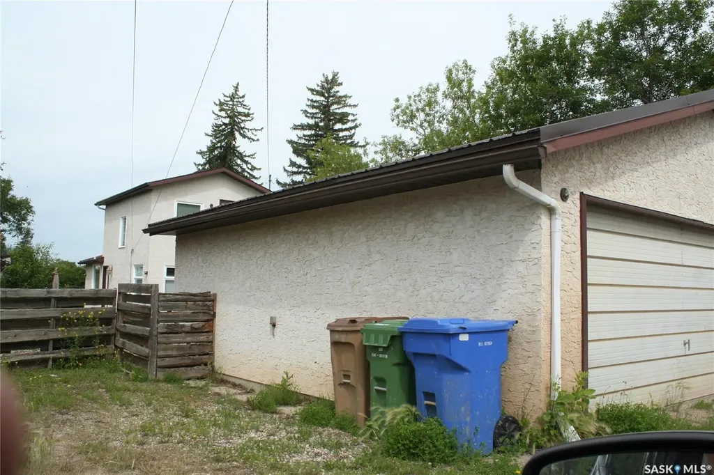 1821 Connaught Street Regina SK S4T 4T4