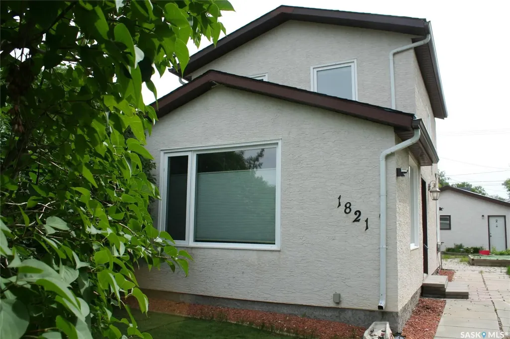 1821 Connaught Street Regina SK S4T 4T4