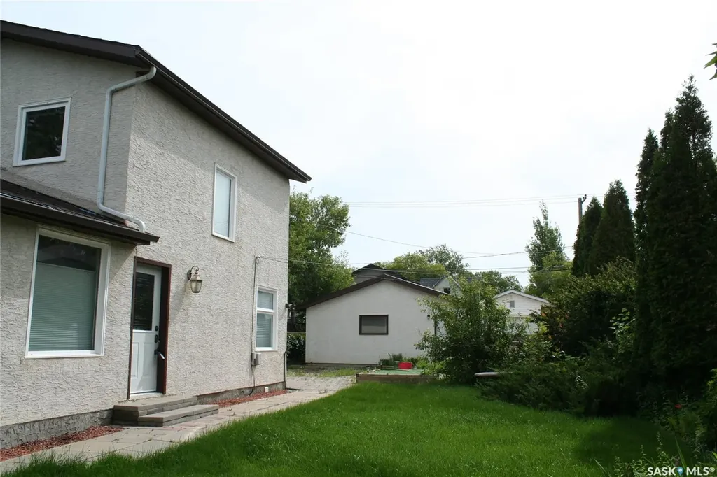 1821 Connaught Street Regina SK S4T 4T4
