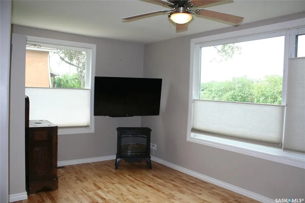 1821 Connaught Street Regina SK S4T 4T4