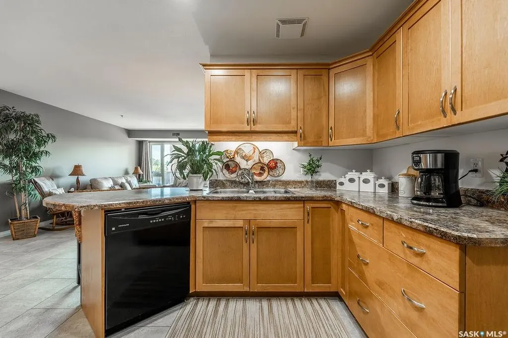 102 Kingsmere Place Saskatoon SK S7J 2K3