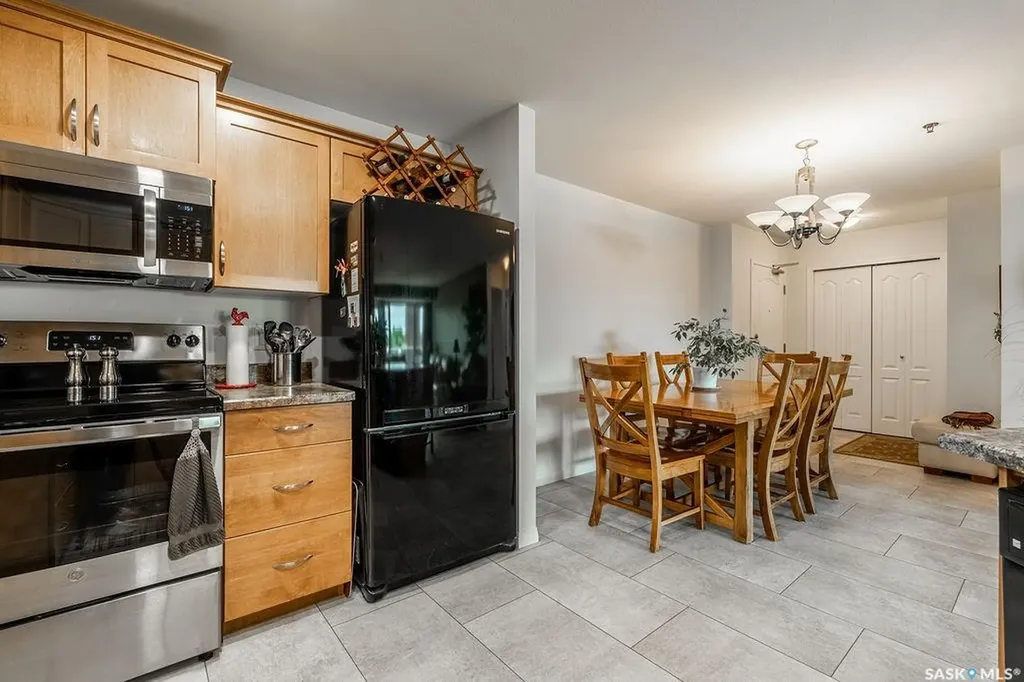 102 Kingsmere Place Saskatoon SK S7J 2K3