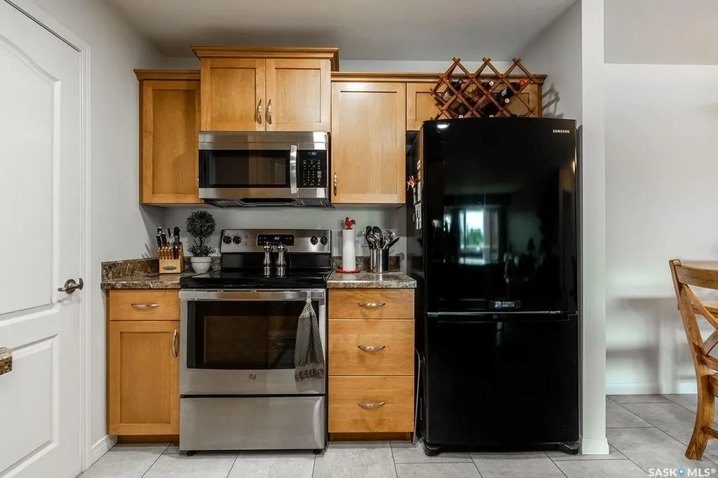 102 Kingsmere Place Saskatoon SK S7J 2K3