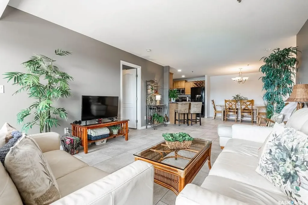 102 Kingsmere Place Saskatoon SK S7J 2K3