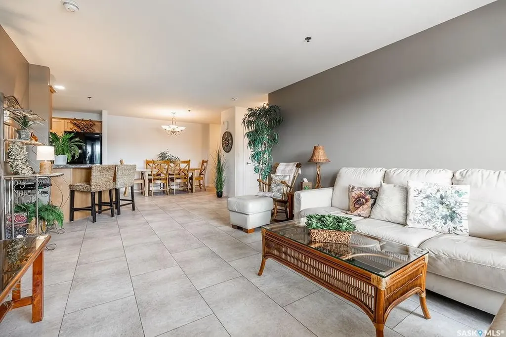 102 Kingsmere Place Saskatoon SK S7J 2K3