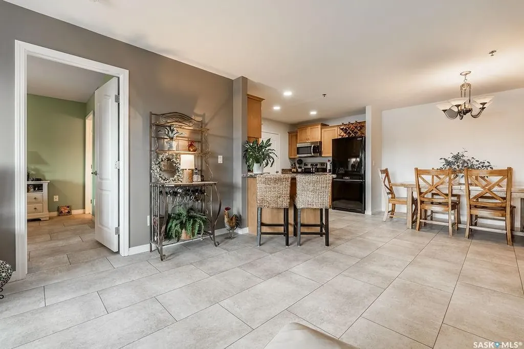 102 Kingsmere Place Saskatoon SK S7J 2K3