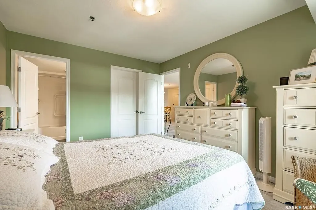102 Kingsmere Place Saskatoon SK S7J 2K3
