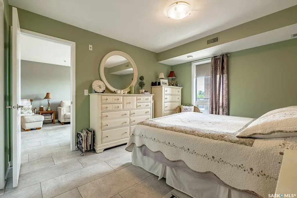 102 Kingsmere Place Saskatoon SK S7J 2K3