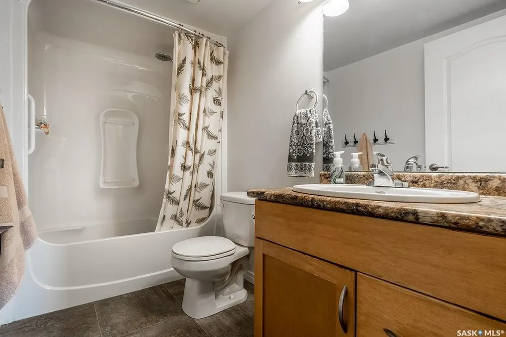 102 Kingsmere Place Saskatoon SK S7J 2K3