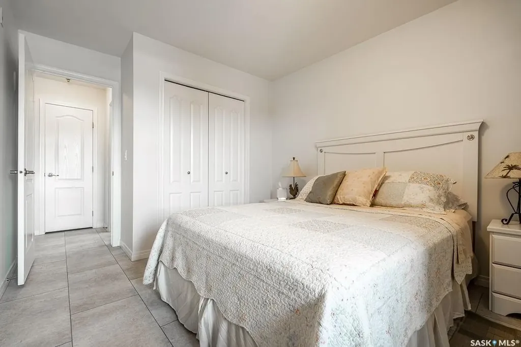 102 Kingsmere Place Saskatoon SK S7J 2K3