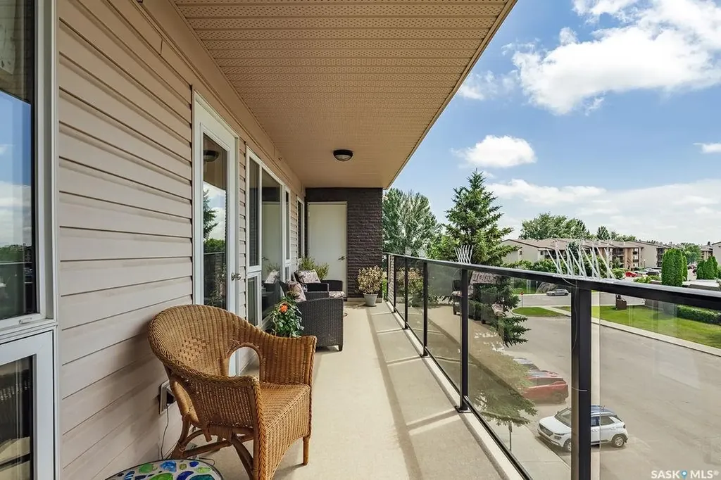 102 Kingsmere Place Saskatoon SK S7J 2K3