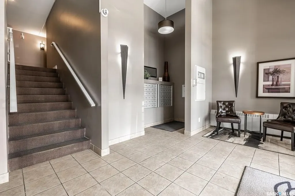 102 Kingsmere Place Saskatoon SK S7J 2K3