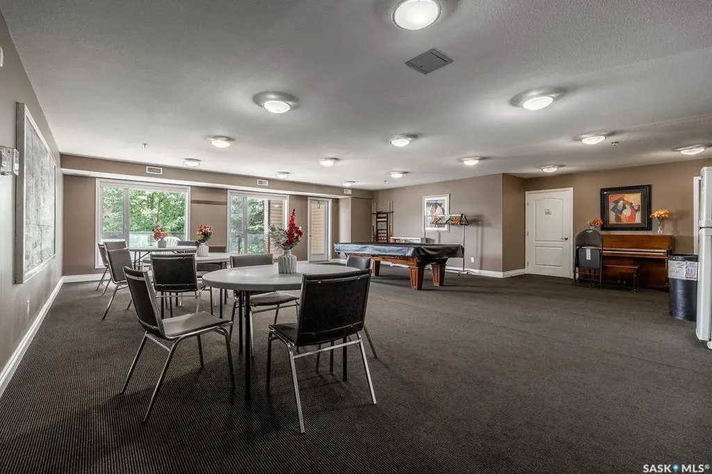 102 Kingsmere Place Saskatoon SK S7J 2K3