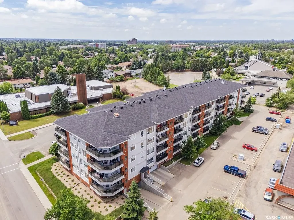 102 Kingsmere Place Saskatoon SK S7J 2K3