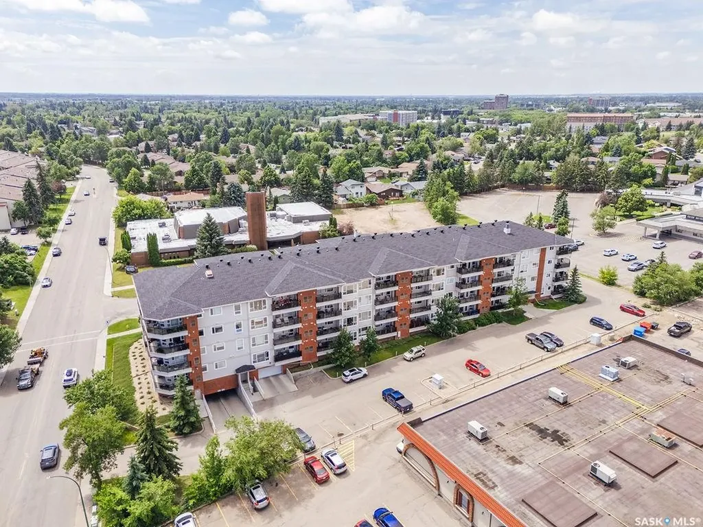 102 Kingsmere Place Saskatoon SK S7J 2K3