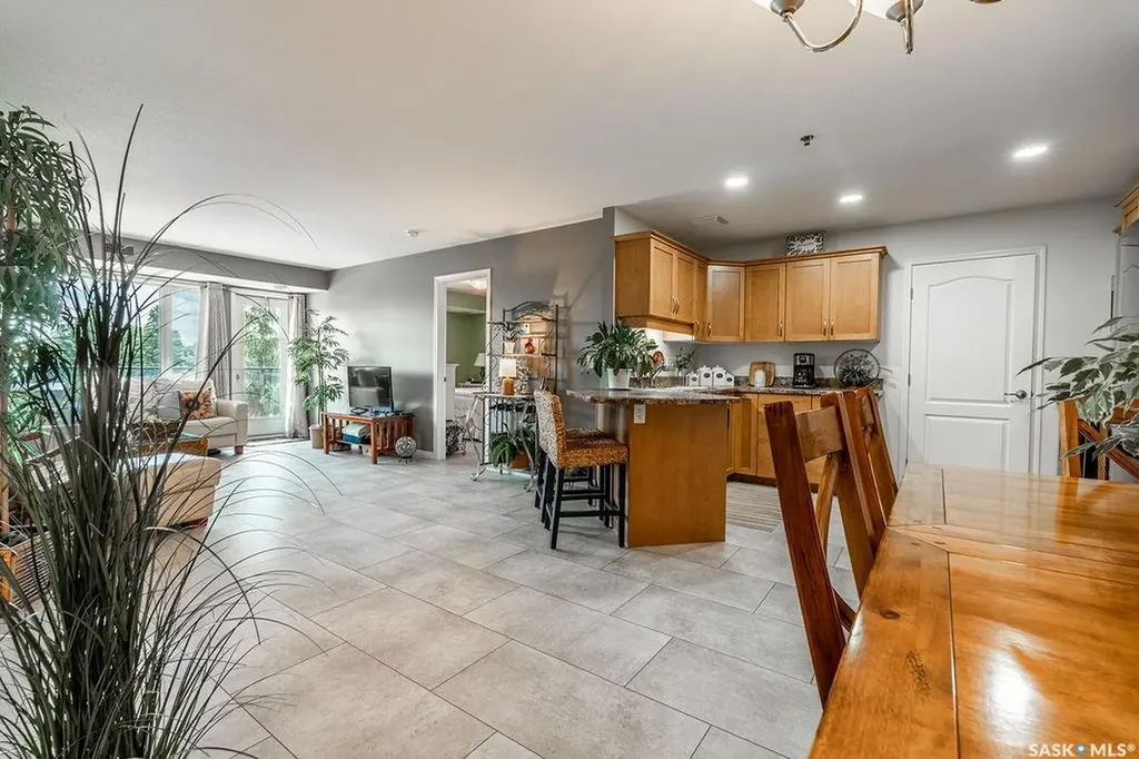 102 Kingsmere Place Saskatoon SK S7J 2K3