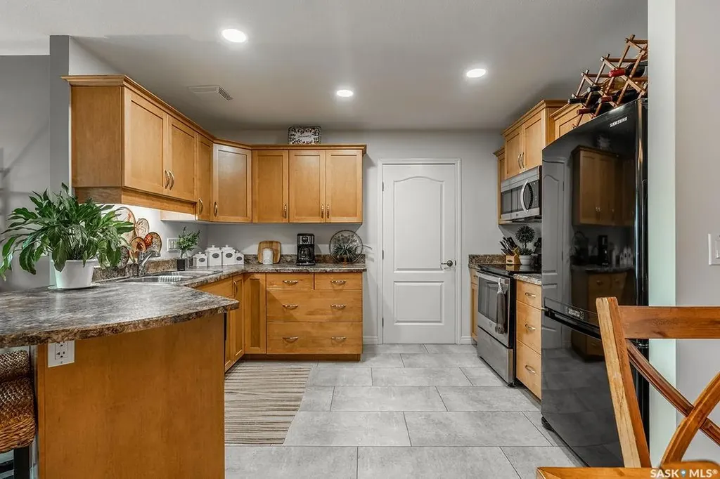 102 Kingsmere Place Saskatoon SK S7J 2K3