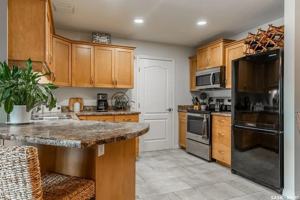 102 Kingsmere Place Saskatoon SK S7J 2K3