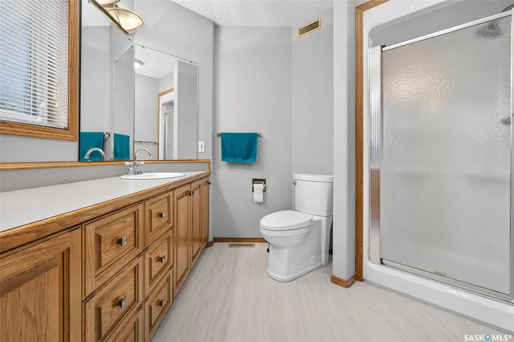 65 Flax Road Moose Jaw SK S6J 1L1