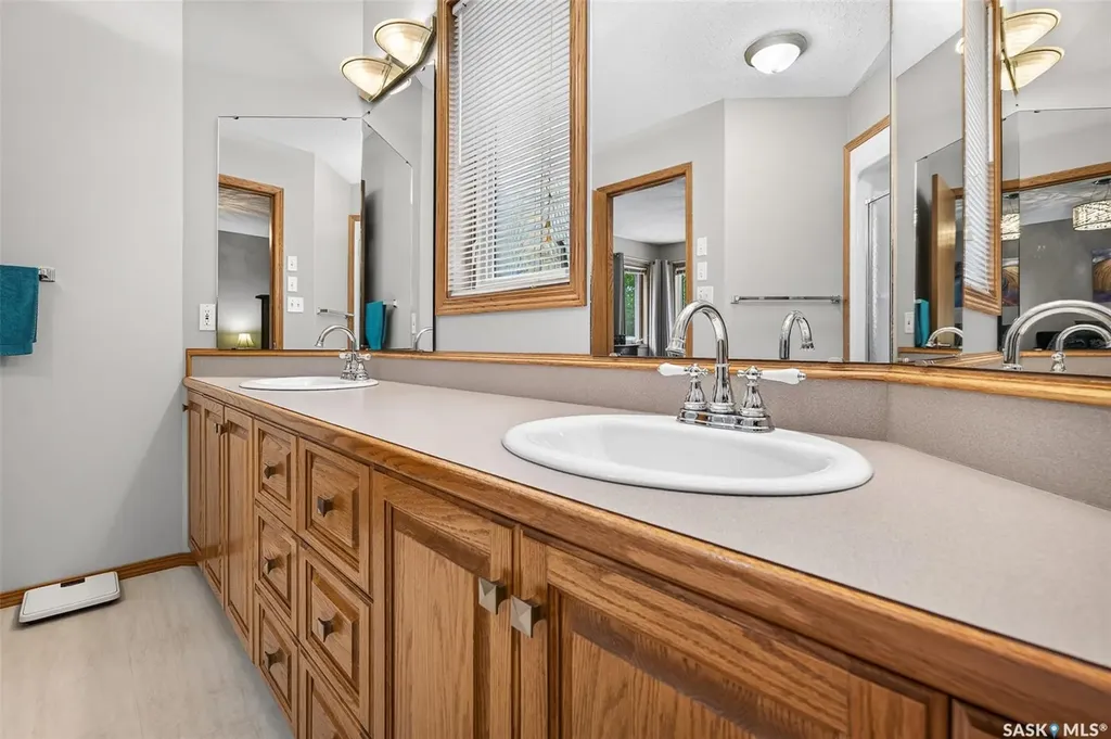 65 Flax Road Moose Jaw SK S6J 1L1