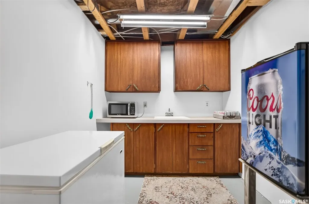 65 Flax Road Moose Jaw SK S6J 1L1