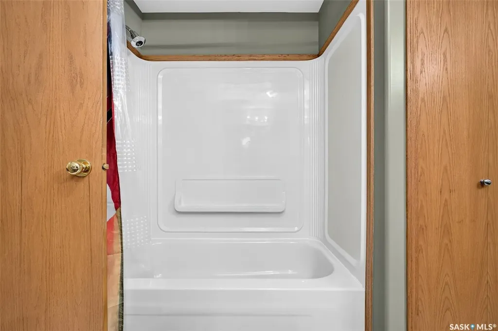 65 Flax Road Moose Jaw SK S6J 1L1