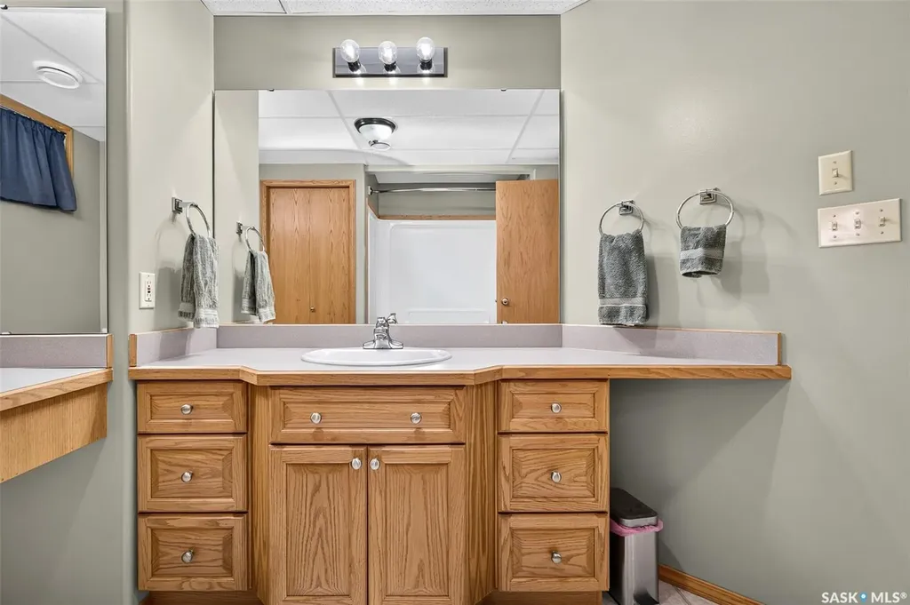 65 Flax Road Moose Jaw SK S6J 1L1