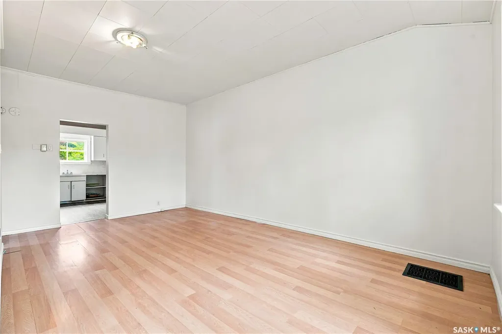209 T Avenue N Saskatoon SK S7L 3B1