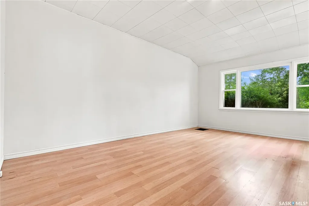 209 T Avenue N Saskatoon SK S7L 3B1