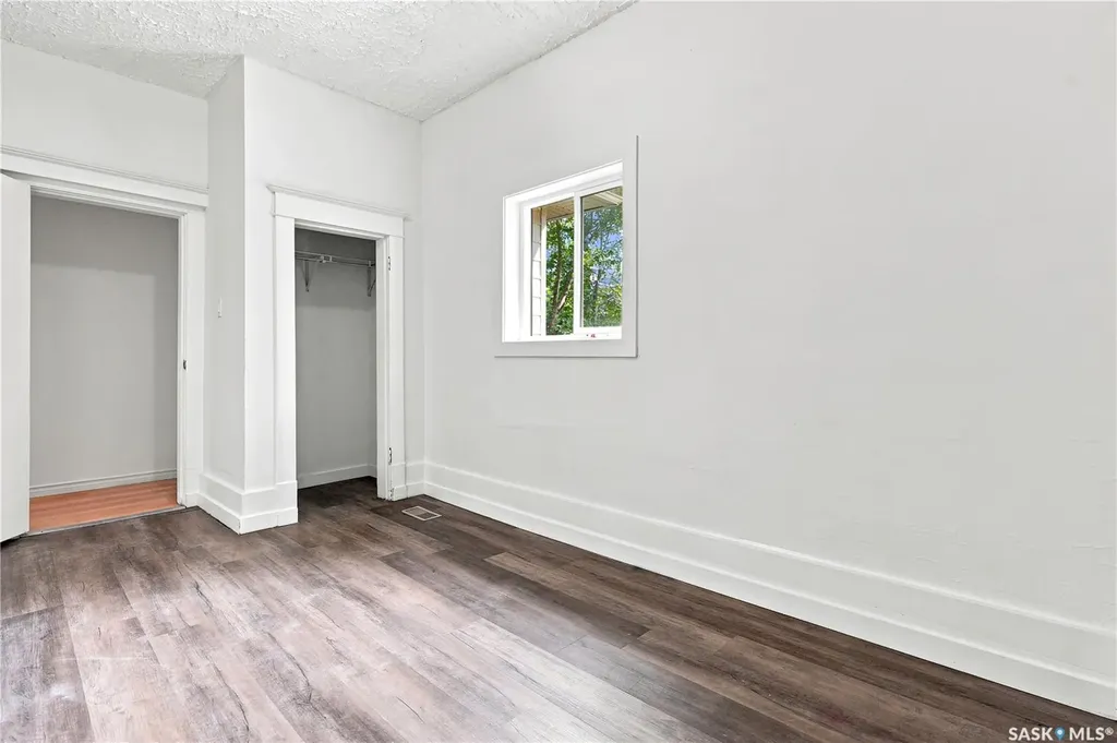 209 T Avenue N Saskatoon SK S7L 3B1