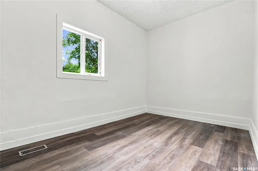 209 T Avenue N Saskatoon SK S7L 3B1