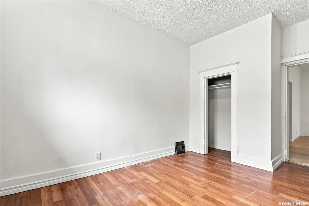 209 T Avenue N Saskatoon SK S7L 3B1
