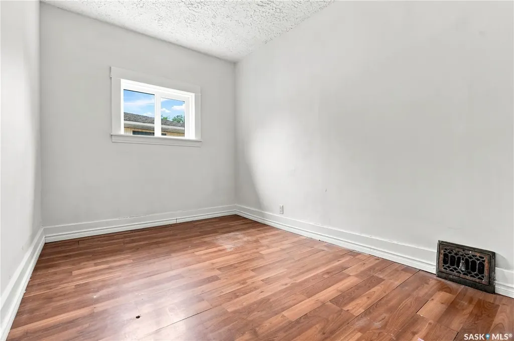 209 T Avenue N Saskatoon SK S7L 3B1