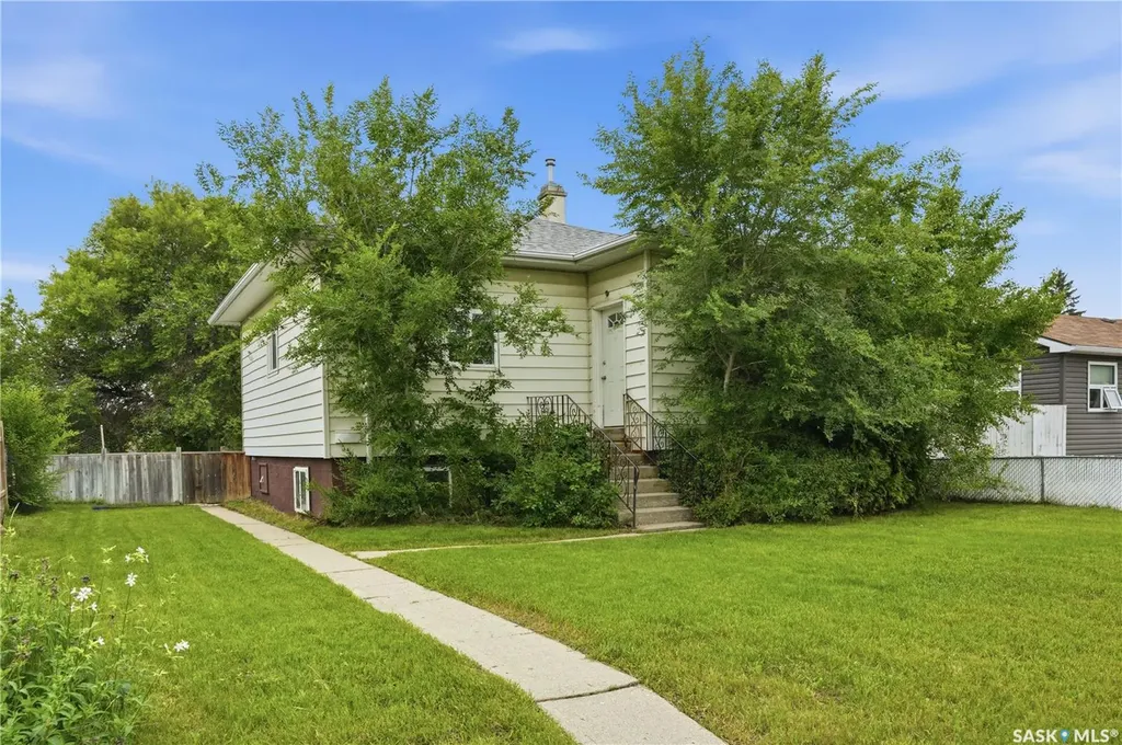 209 T Avenue N Saskatoon SK S7L 3B1