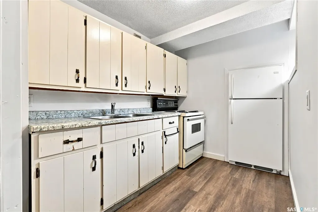 209 T Avenue N Saskatoon SK S7L 3B1