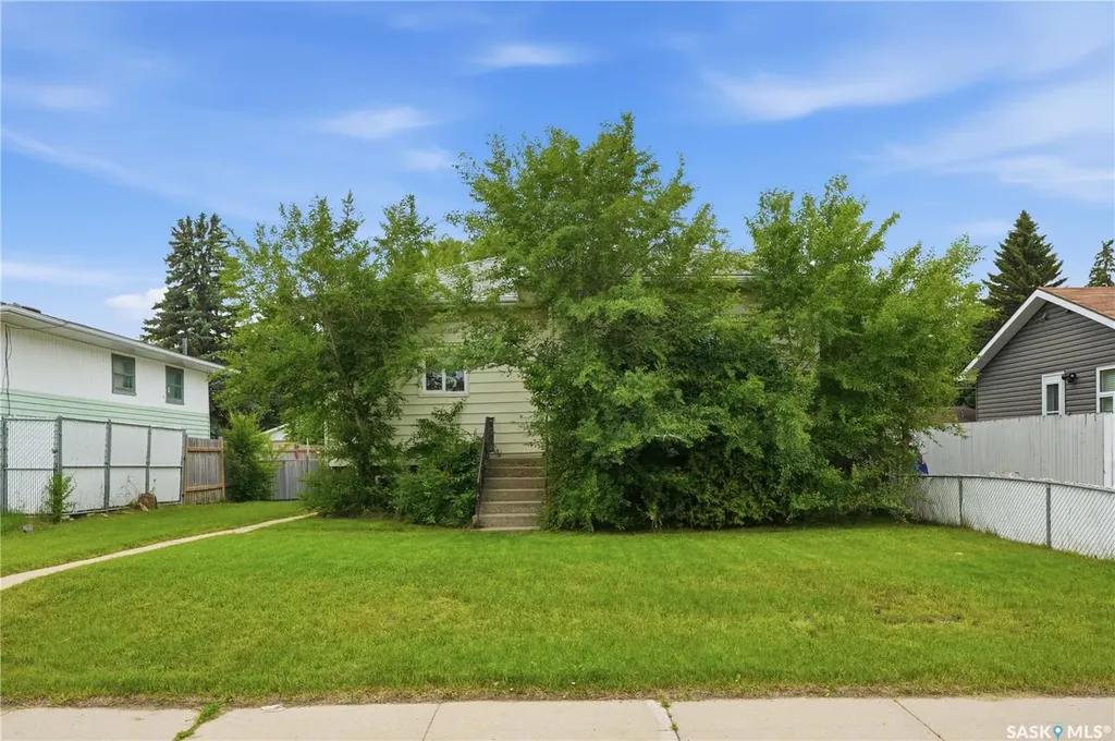 209 T Avenue N Saskatoon SK S7L 3B1