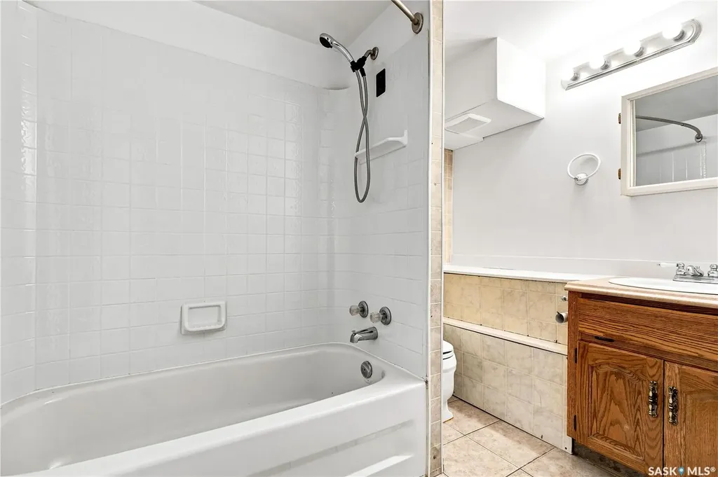 209 T Avenue N Saskatoon SK S7L 3B1