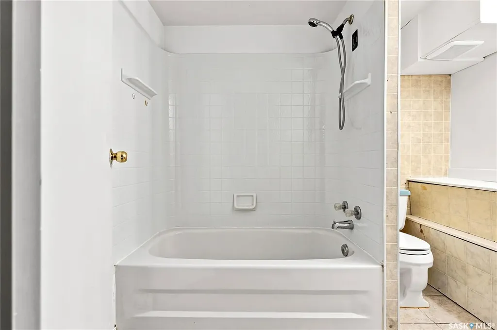 209 T Avenue N Saskatoon SK S7L 3B1