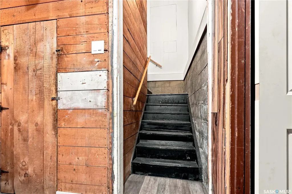 209 T Avenue N Saskatoon SK S7L 3B1