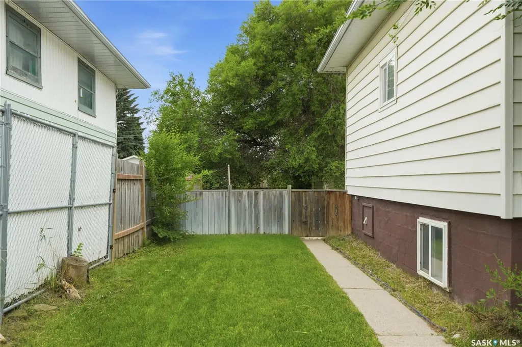 209 T Avenue N Saskatoon SK S7L 3B1
