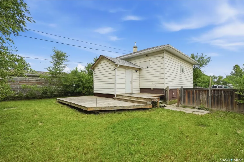 209 T Avenue N Saskatoon SK S7L 3B1
