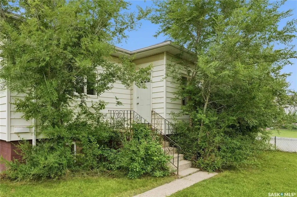 209 T Avenue N Saskatoon SK S7L 3B1
