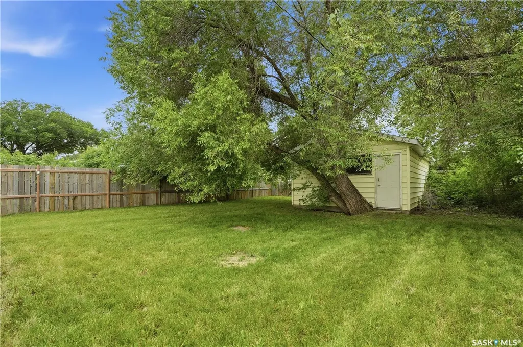 209 T Avenue N Saskatoon SK S7L 3B1